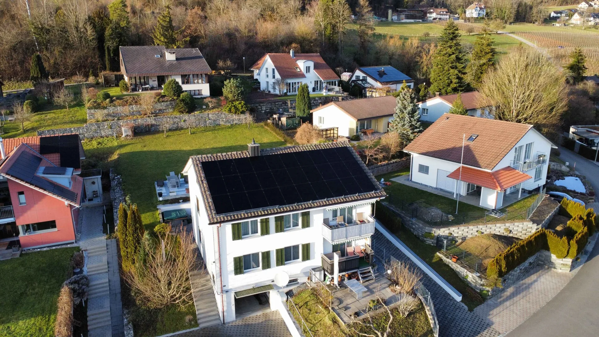 Einfamilienhaus in Rafz ZH mit Solaranlage