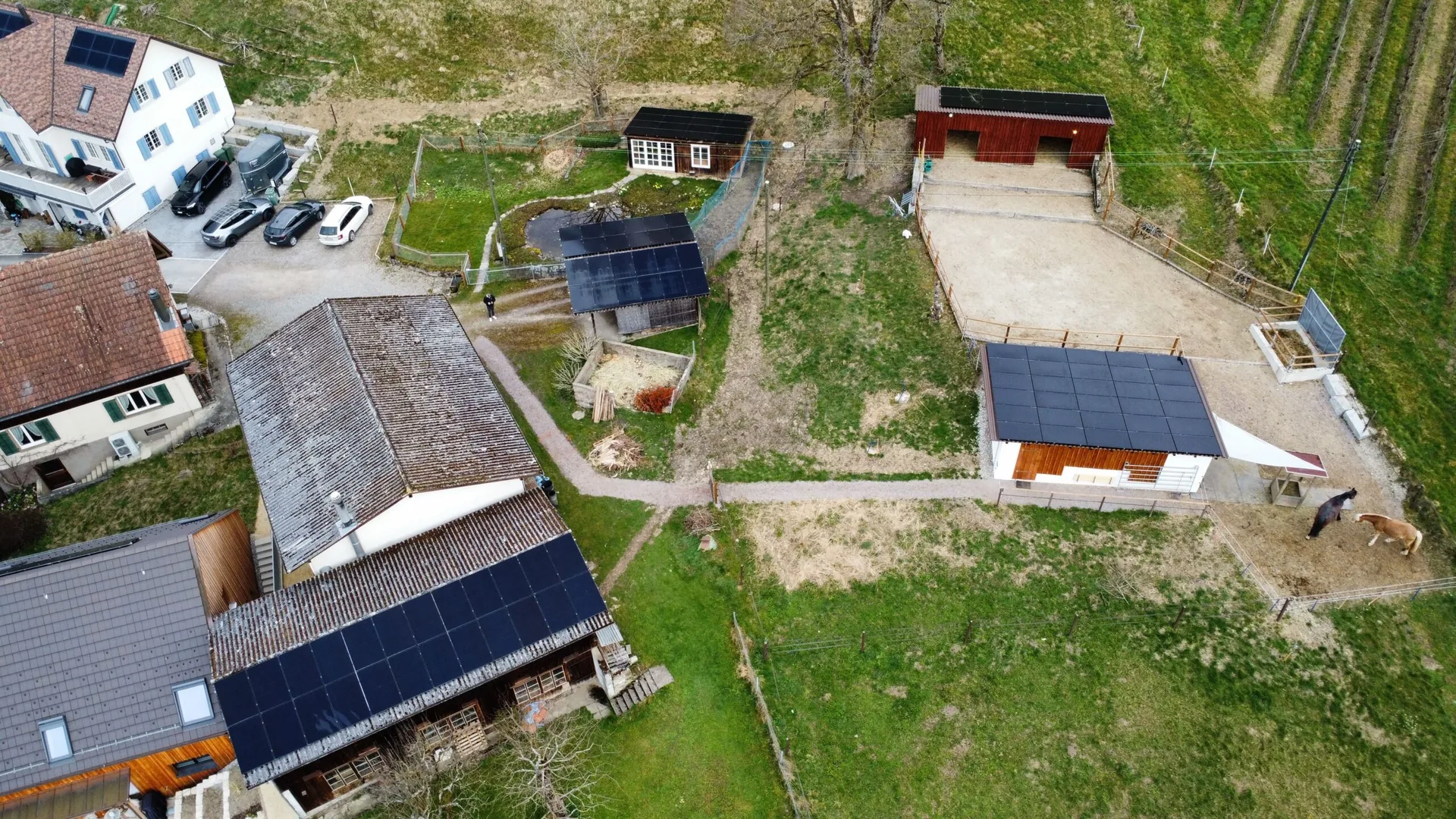 Hof in Rafz ZH mit Solaranlage